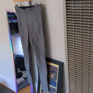 Size:4 stretchy material pants black and white